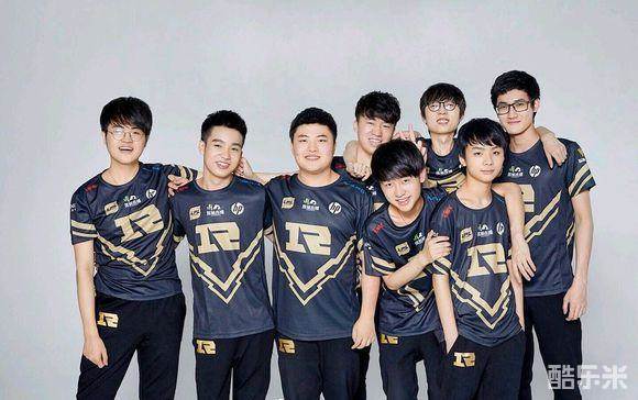 在场下更是 在场下更是