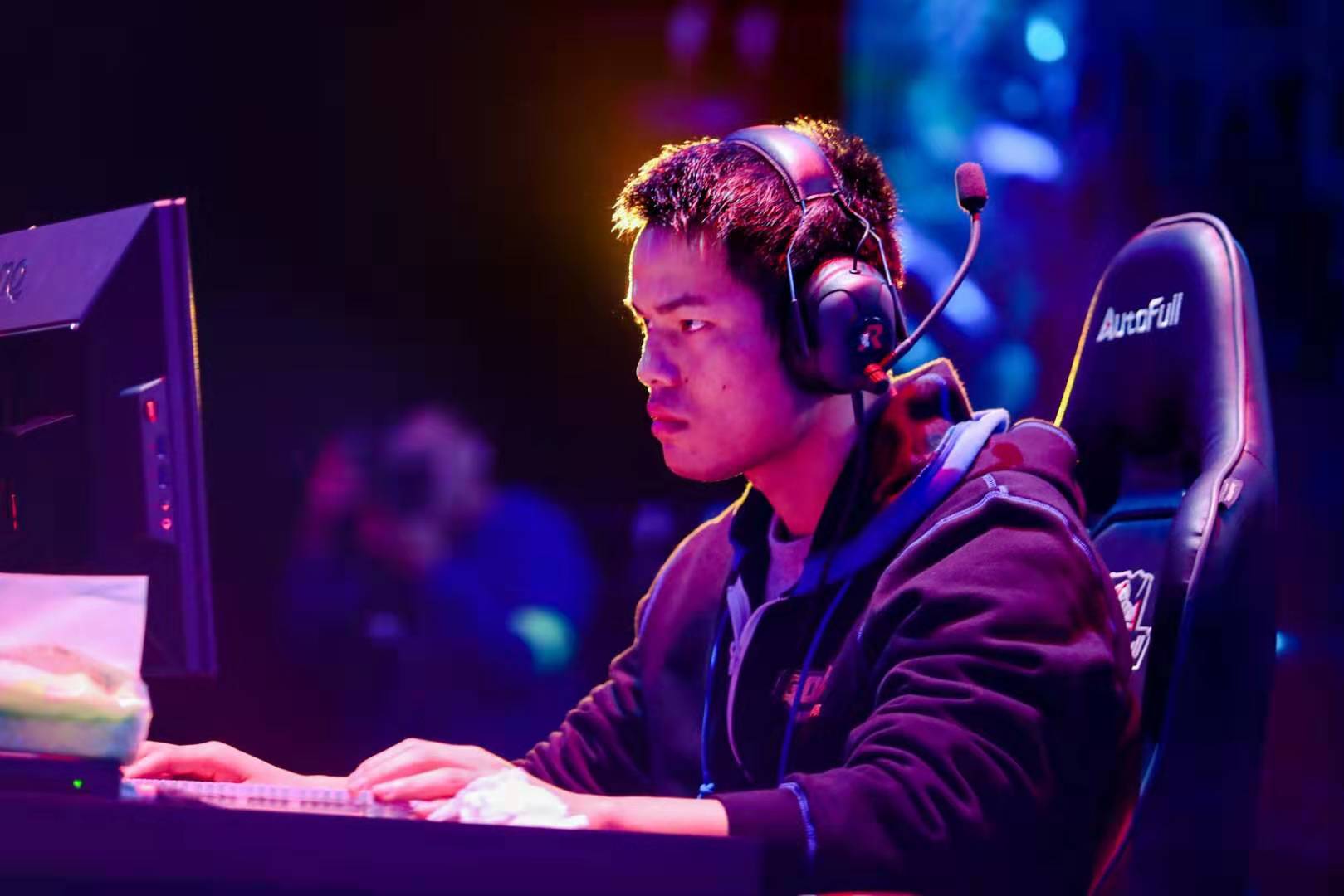 的比赛中立 的比赛中立